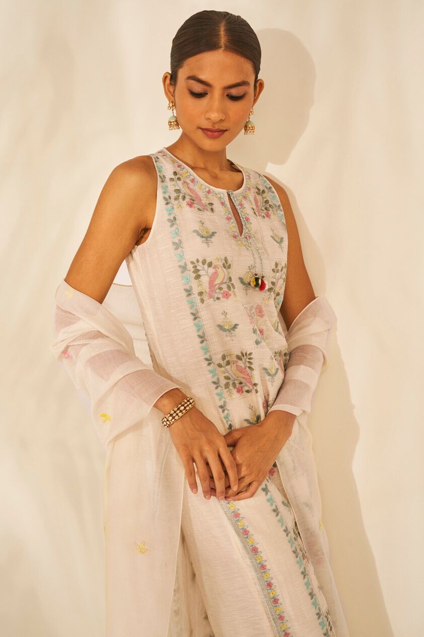4 - Hand-Embroidered Sleeveless Kurta Set, image 4