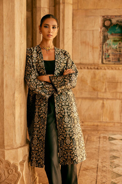 Tamadur Handwoven Benarasi Silk Jacket Set - Black