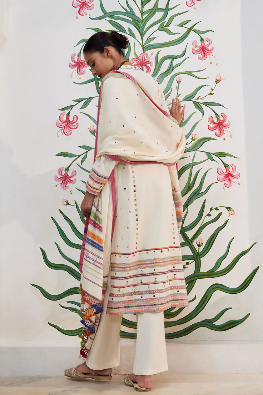 2-suit, image 2