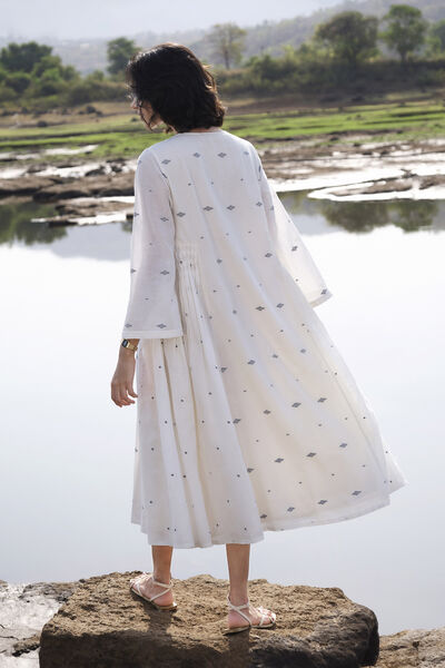 Highland Handwoven Jamdani Dress - Ivory