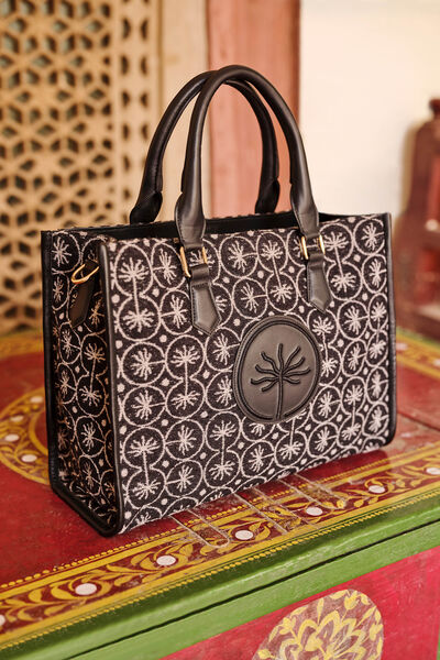 Root Core Tote- Black