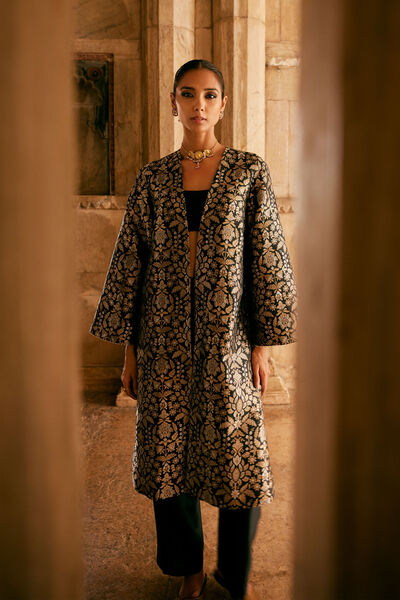 Tamadur Handwoven Benarasi Silk Jacket Set - Black