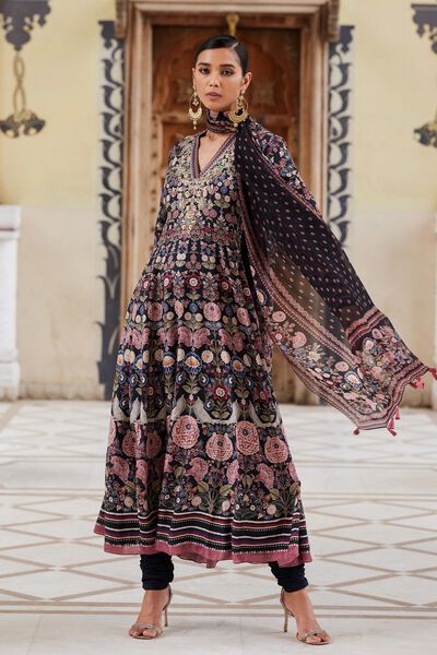 Izana Zari Suit Set - Black