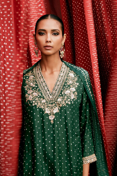 Gulsahro Handcrafted Bandhani Silk Stole - Green