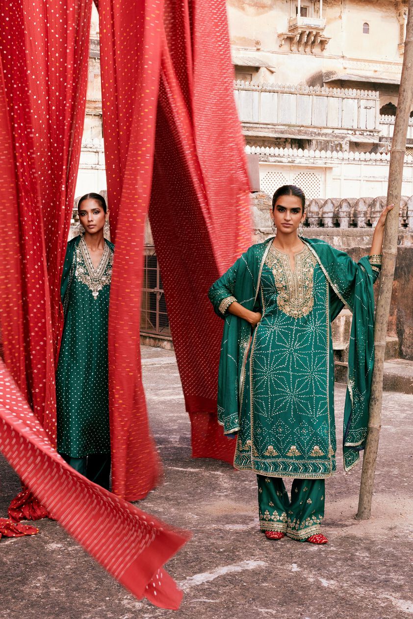 Gulsahro Handcrafted Bandhani Silk Kurta Set - Green, Green, image 12