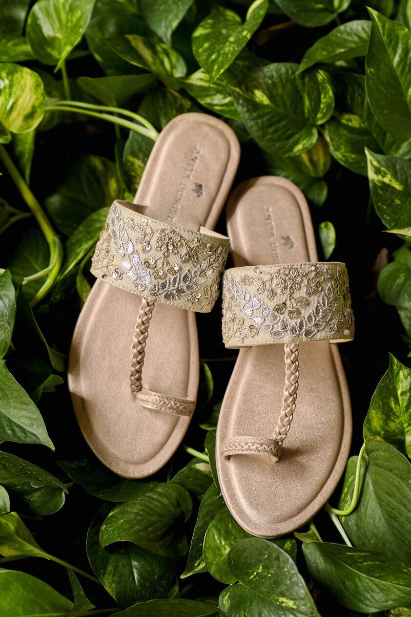 Kinari Kolhapuris - Gold, Gold, image 1
