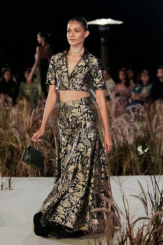 Masara Handwoven Benarasi Silk Skirt Set - Gold, Gold, image 3