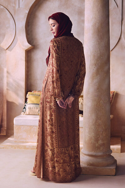 Iqra Kaftan - Wine