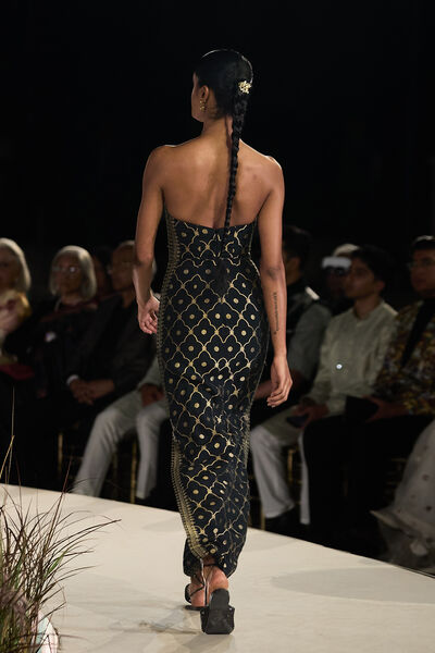 Nozomi Woven Benarasi Gown - Black