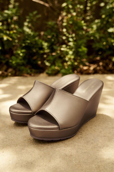 Elena Wedge - Bronze