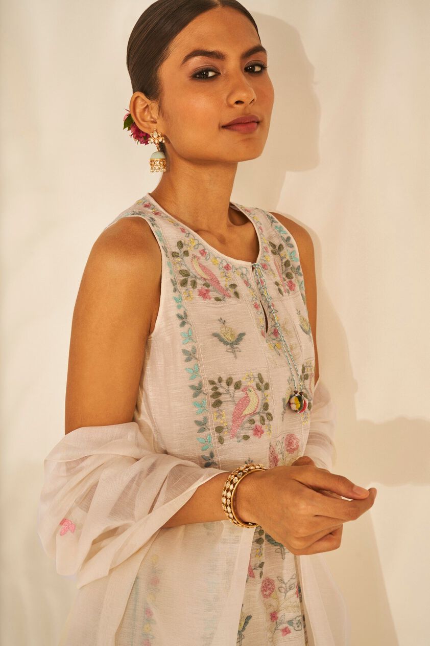 5 - Hand-Embroidered Sleeveless Kurta Set, image 5