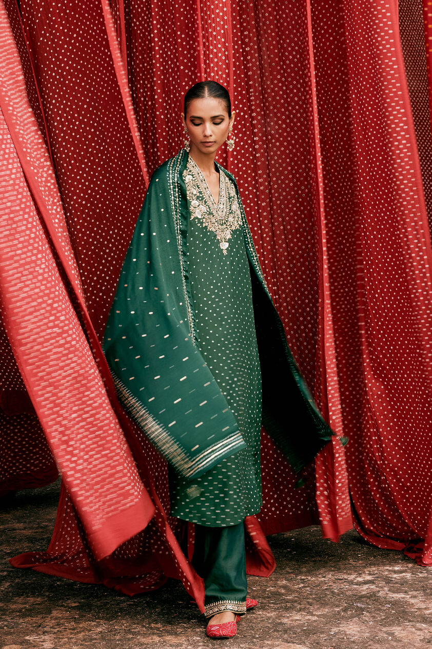 Gulsahro Handcrafted Bandhani Silk Stole - Green, Green, image 4