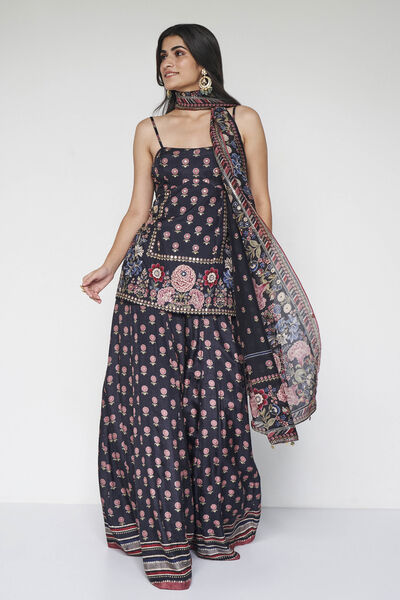 Amaya Embroidered Silk Suit Set - Black