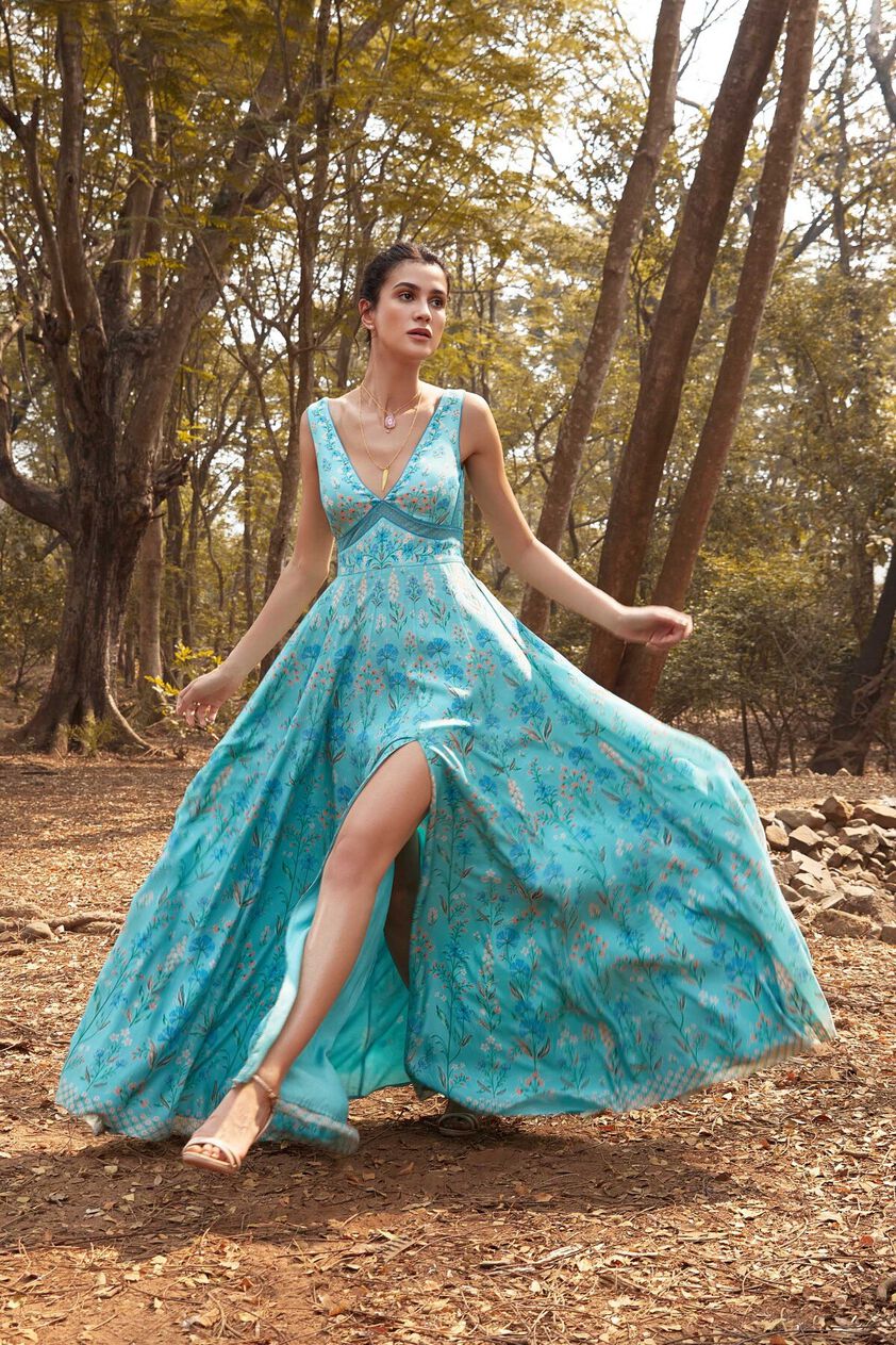 3 - The Blue Enchantress, image 3