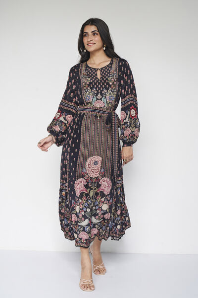 Isbah Embroidered Tunic - Black